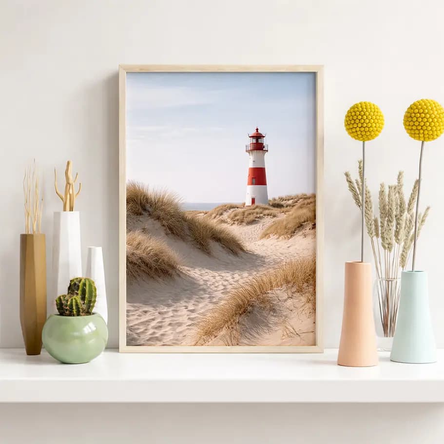 Kum Tepelerinde Deniz Feneri Posteri