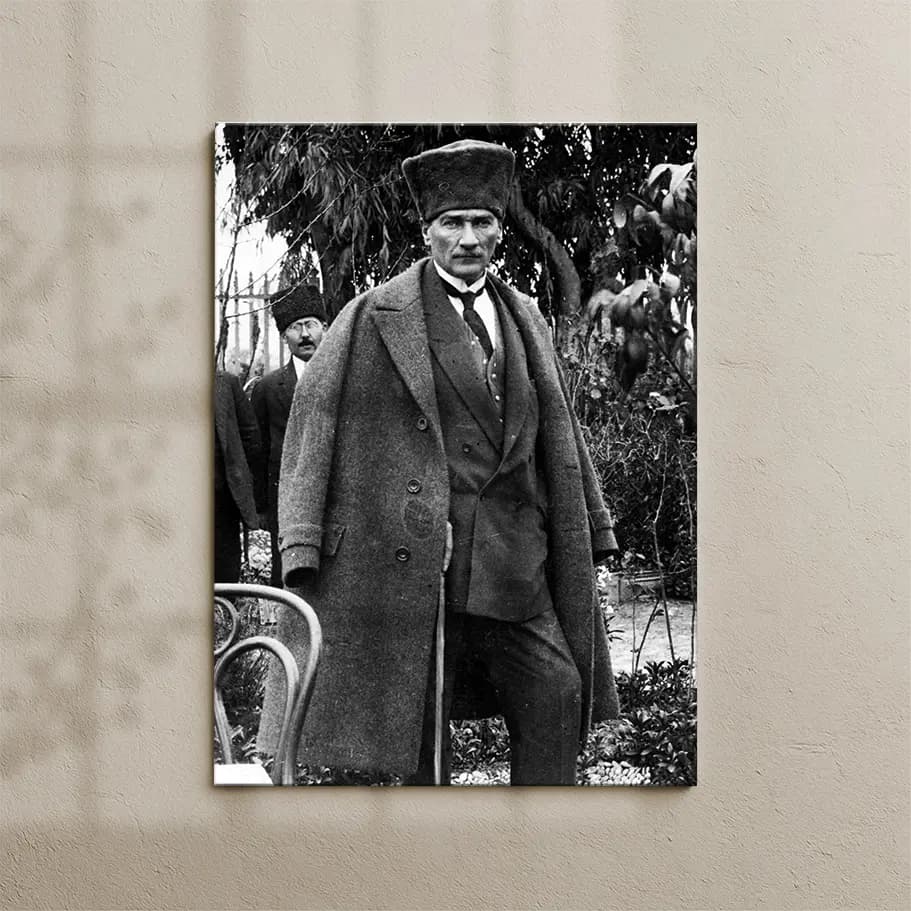 Gazi Mustafa Kemal Atatürk Posteri (Siyah Beyaz) | Premium Baskı